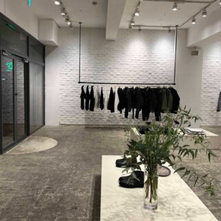 【SPACE D9 Gallery】
渋谷区神泉町
全面ガラス1F246号路面
渋谷駅10分・神泉駅5分 / 135㎡ 
渋谷駅から徒歩10分、1963年竣工のビンテージビルの1F。貴重な1F路面のスペース。インテリアショップが運営するレンタルギャラリー。
室内は3.3mの天井高、135㎡の白を基調とするホワイトキューブ空間。
展示会、受注会、個展、グループ展、ポップアップ、トランクショーなどに最適です。詳細はDMよりお問い合わせ下さい。
#展示会場  #ポップアップストア  #レンタルスペース  #イベントスペース #スペースレンタル #レンタルギャラリー
#写真撮影 #動画撮影  #ギャラリー  #撮影スタジオ #レンタルスタジオ  #展示会 #催事  
#渋谷レンタルスペース #渋谷 #神泉 #spaced9 #gallery #レンタルスペース東京 #渋谷展示会