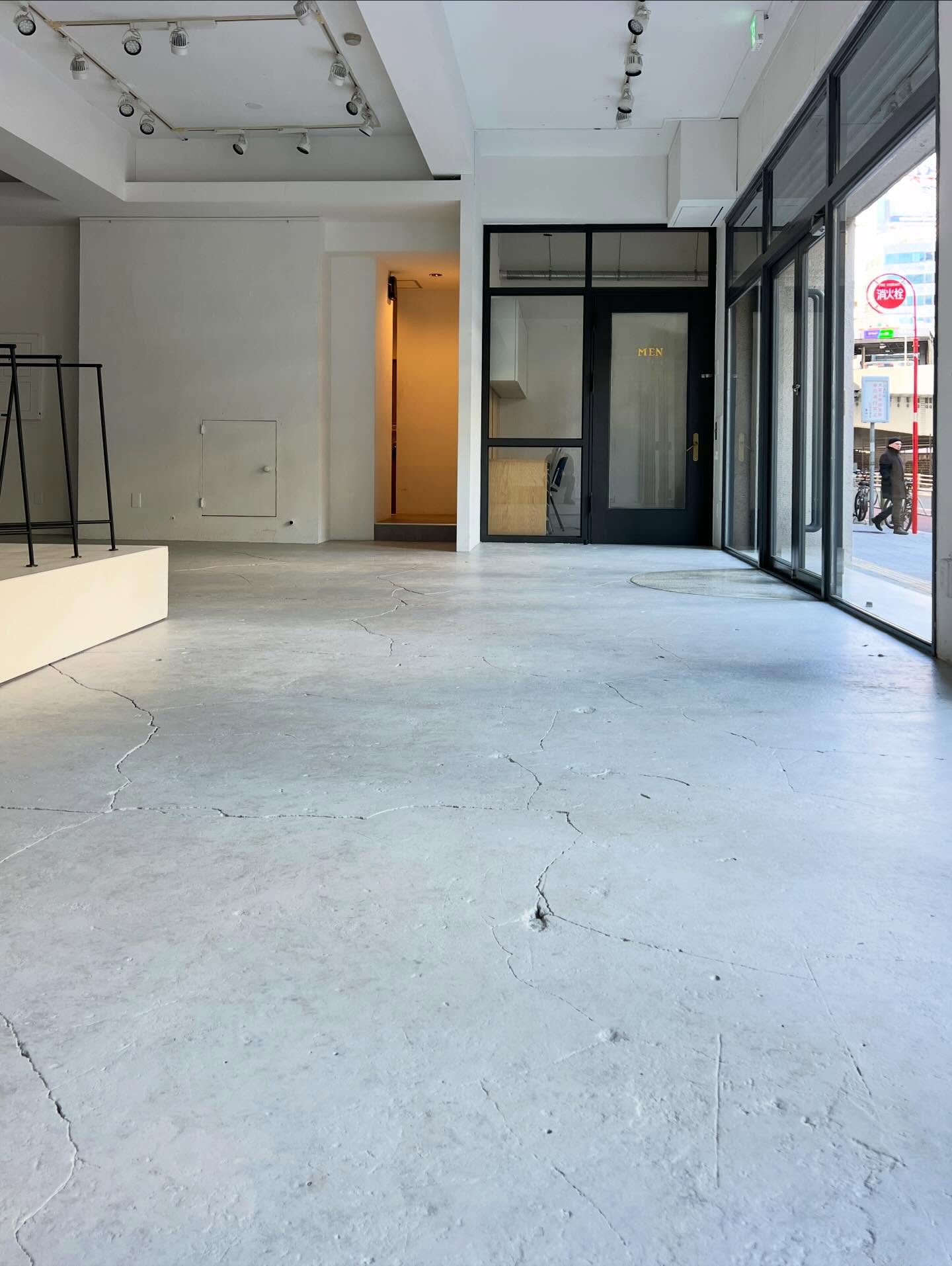 床の塗装を完了しました！
クリーンなスペースで、より商品を見やすい
空間になりました！

POPUP、展示会、個展のご相談お待ちしております！

#展示会場  #ポップアップストア  #レンタルスペース  #イベントスペース